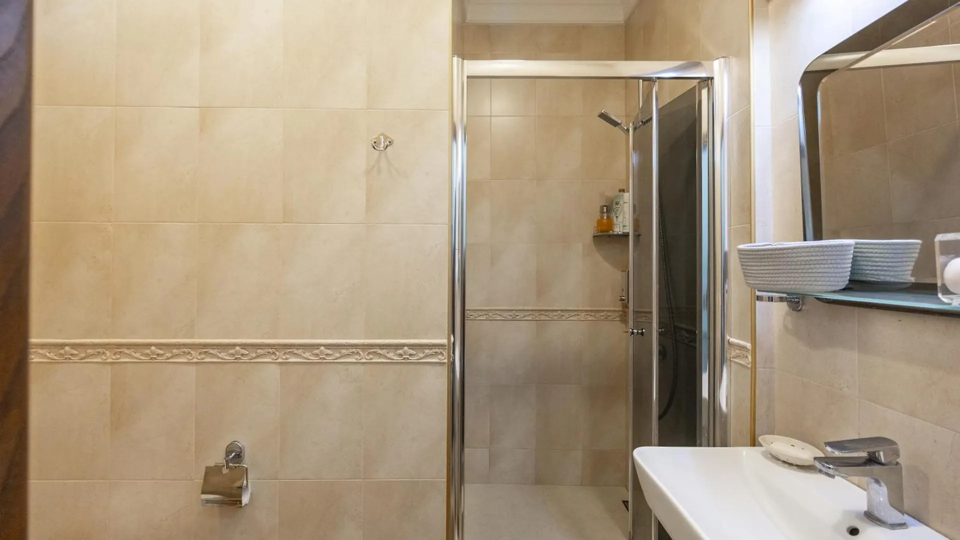 One Rustaveli Suites 1Br With 3 Balconies تبليسي
