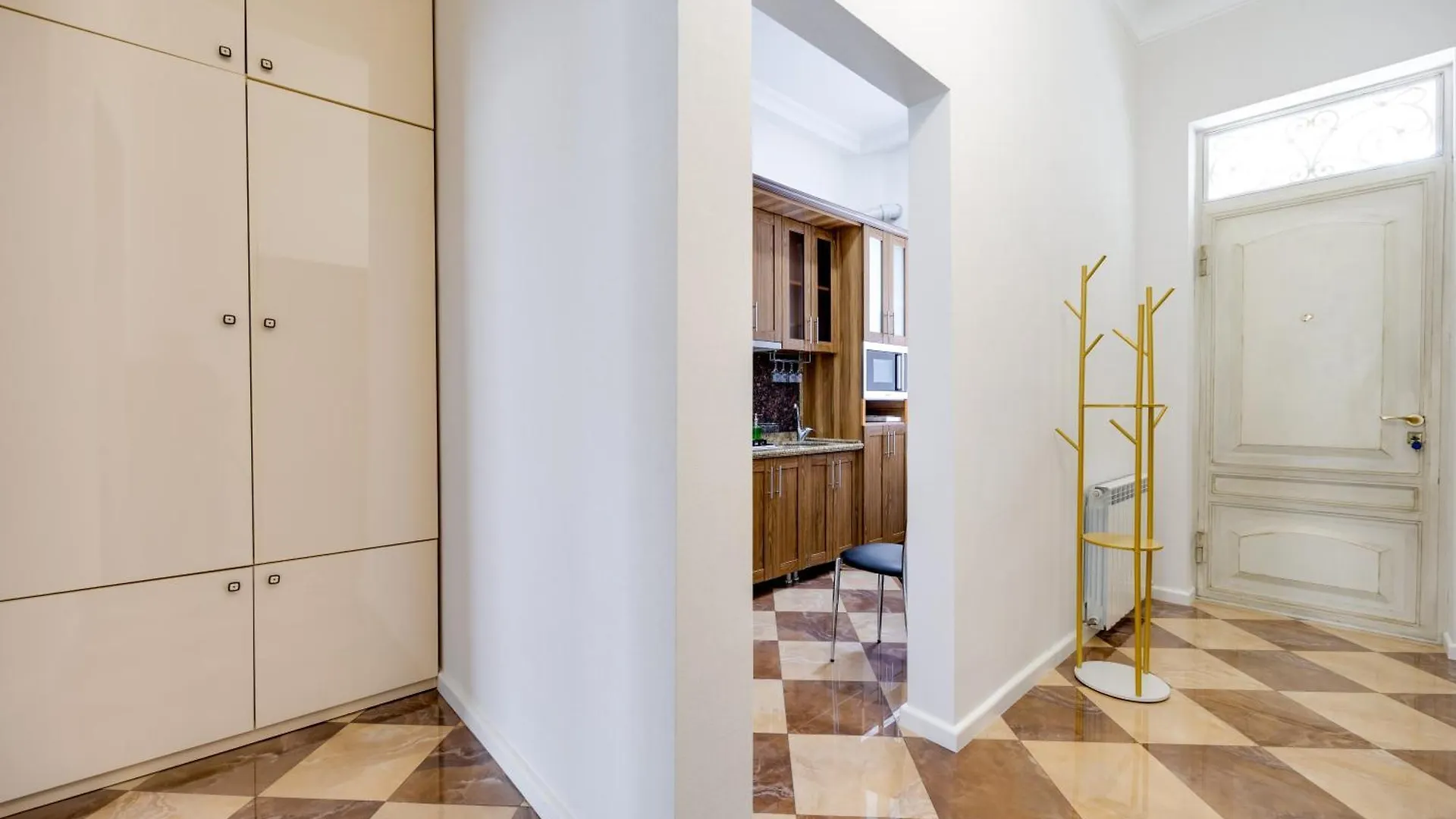 One Rustaveli Suites 1Br With 3 Balconies تبليسي