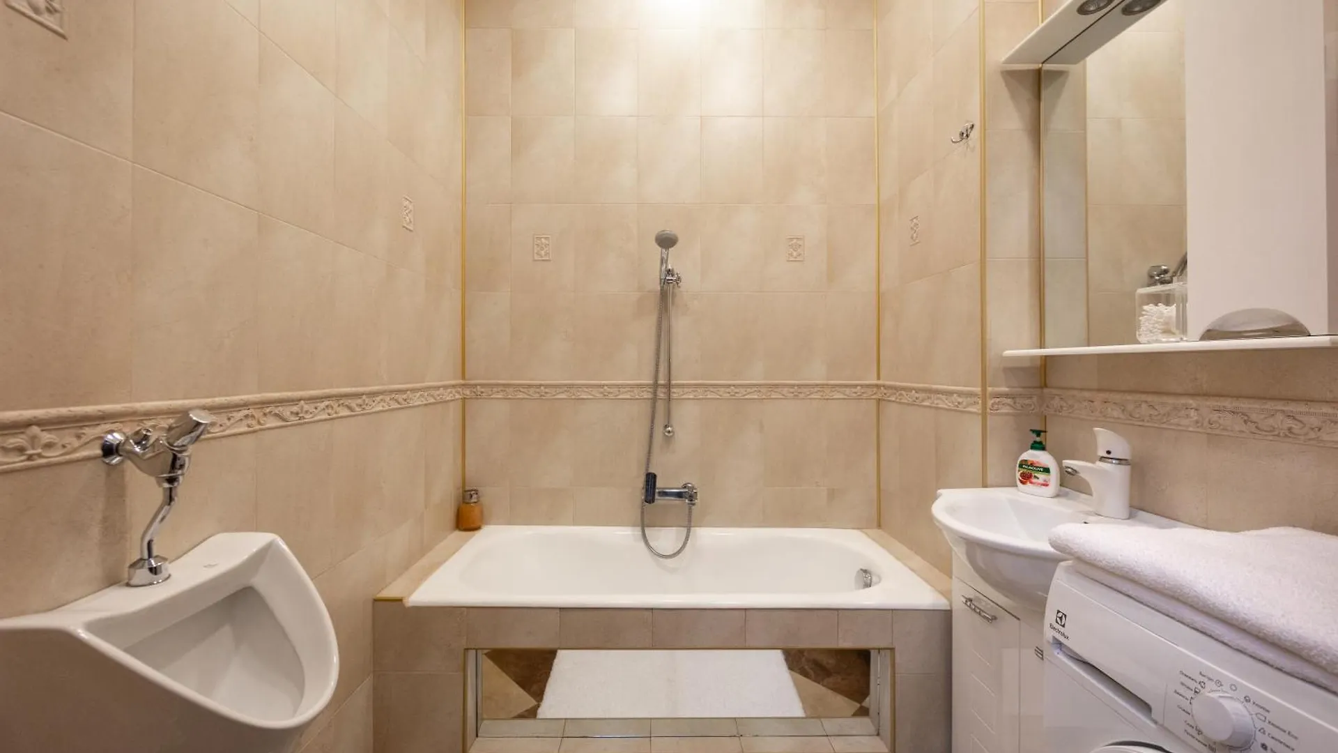 One Rustaveli Suites 1Br With 3 Balconies تبليسي شقة