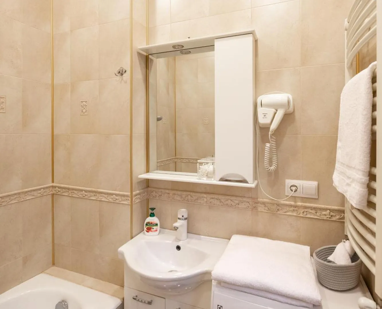 شقة One Rustaveli Suites 1Br With 3 Balconies تبليسي