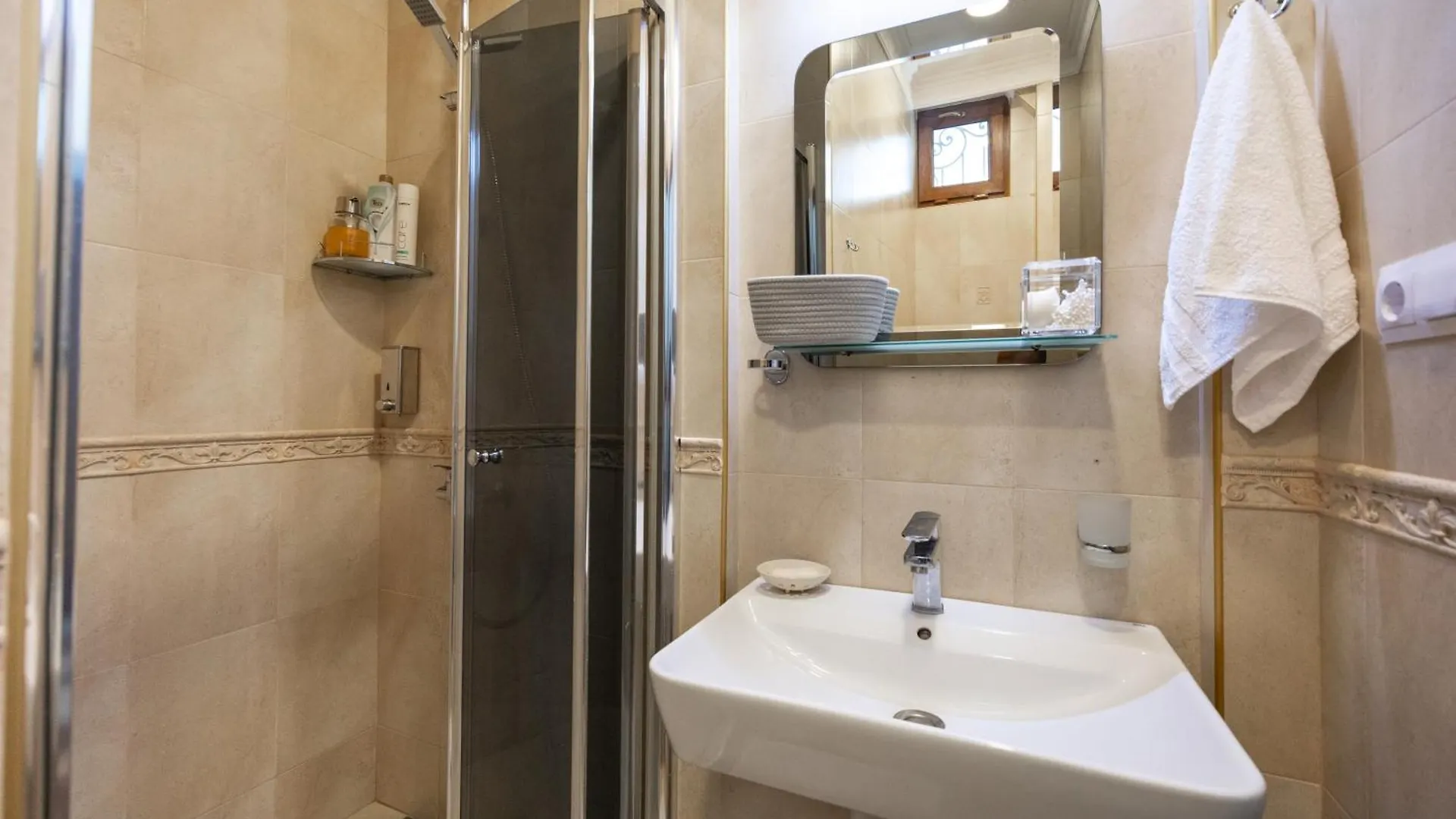 One Rustaveli Suites 1Br With 3 Balconies تبليسي 0*,
