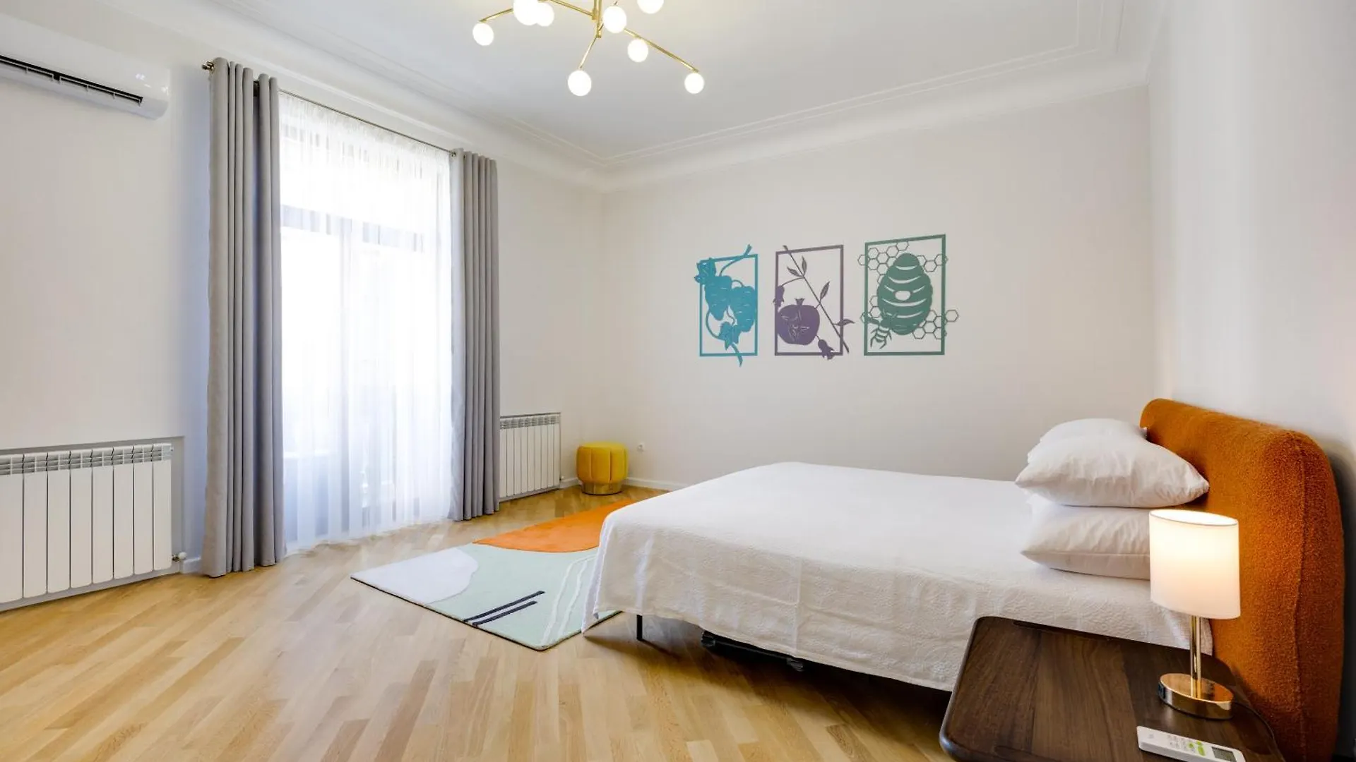 شقة One Rustaveli Suites 1Br With 3 Balconies تبليسي جورجيا