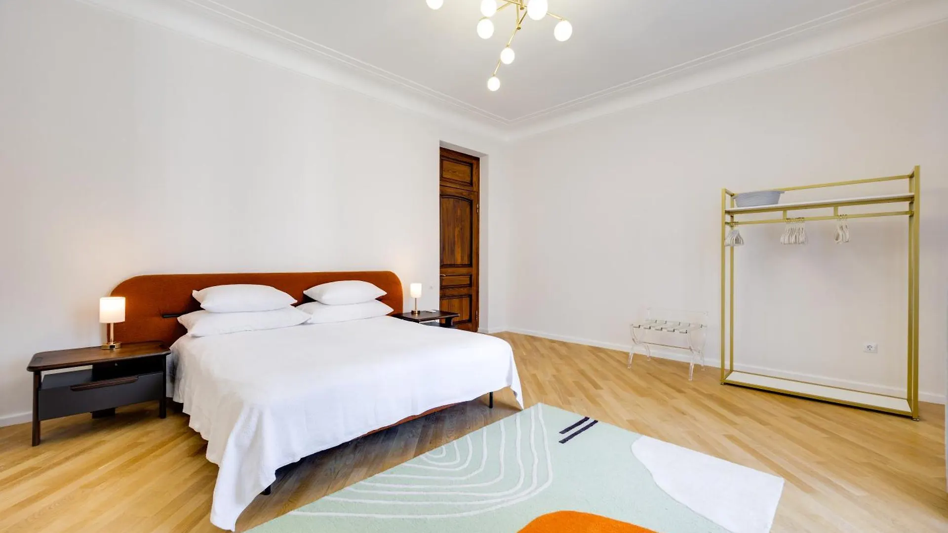 One Rustaveli Suites 1Br With 3 Balconies تبليسي 0*,