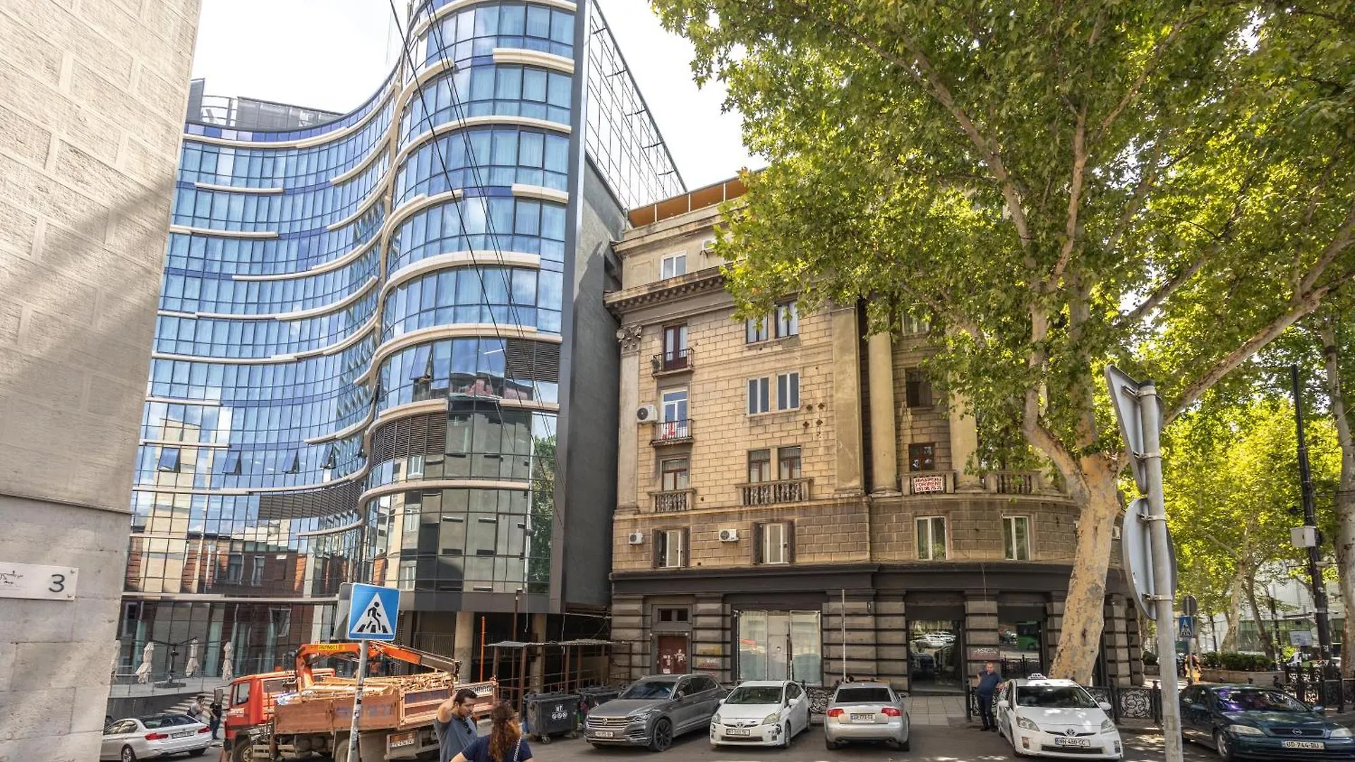 One Rustaveli Suites 1Br With 3 Balconies تبليسي